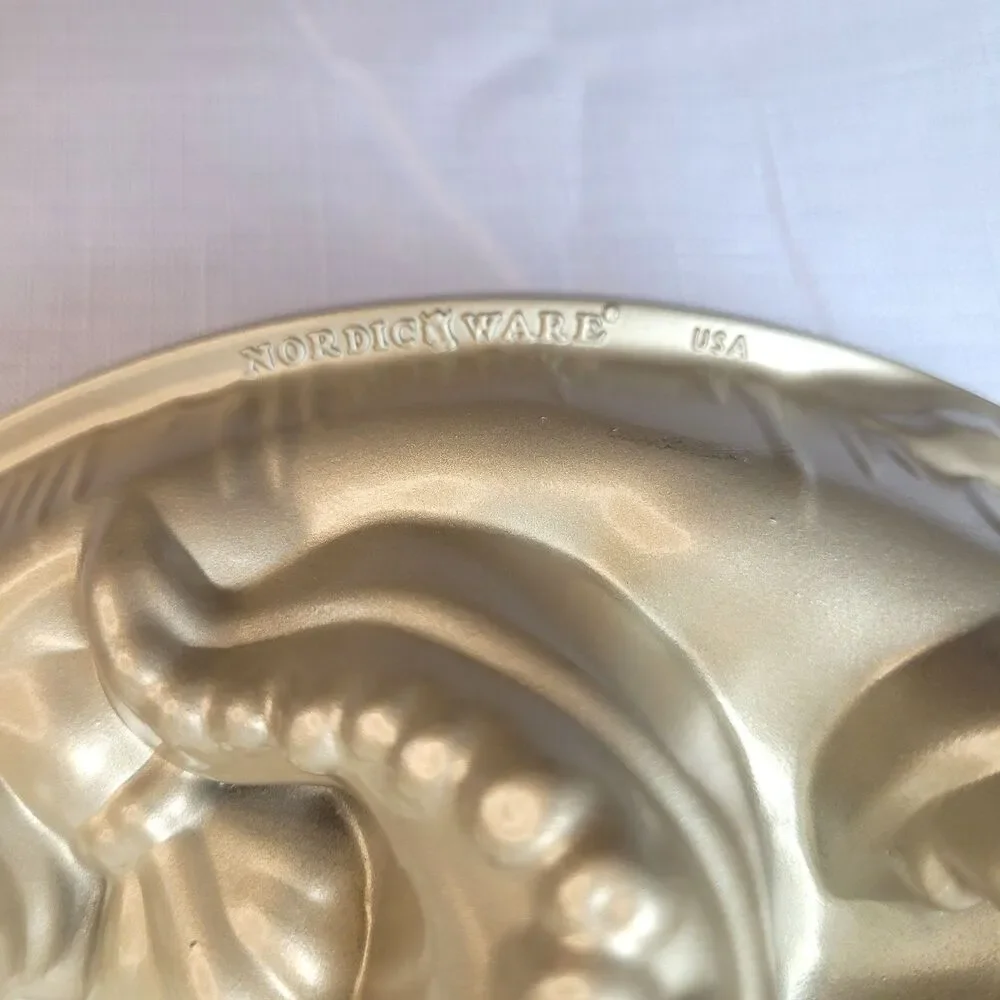 Nordic Ware USA Octopus Beach 10 Cup Cast Aluminum Ocean Baking Cake Pan Bundt